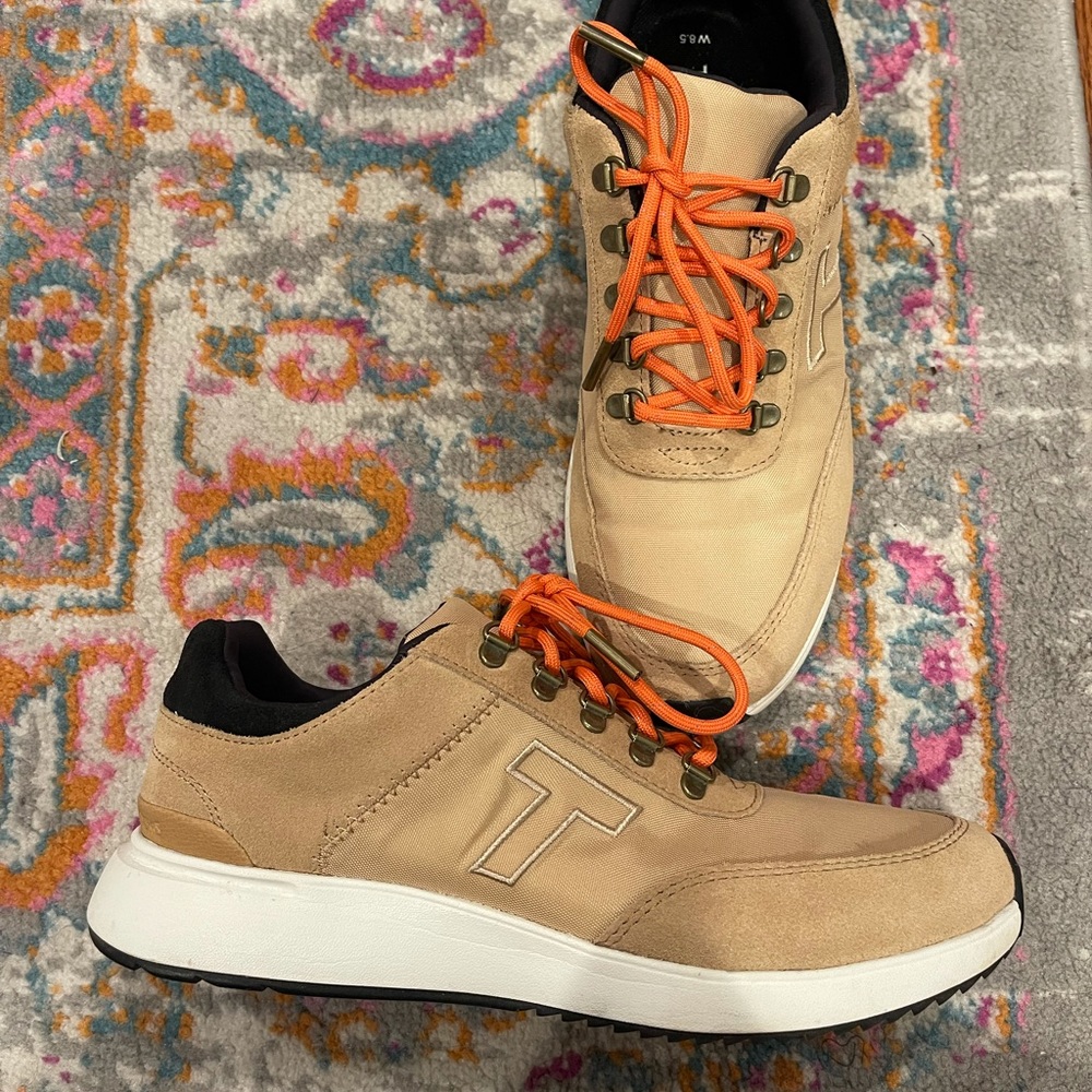 Toms sneakers